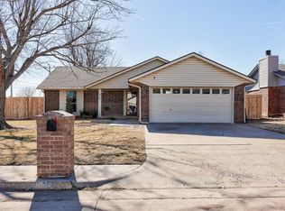 1046 Walsh Ln, Yukon, OK 73099