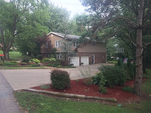 2nd image of 1126 N Summit Dr