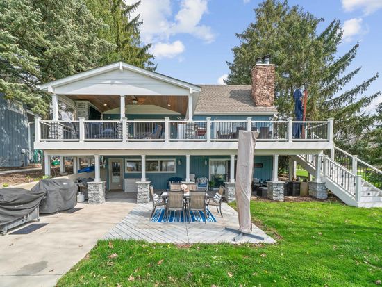 391 Holiday Dr, Somonauk, IL 60552