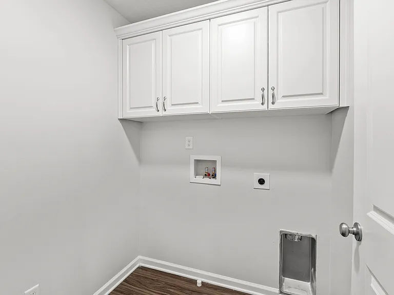 597 Vinings Dr — Photo 17