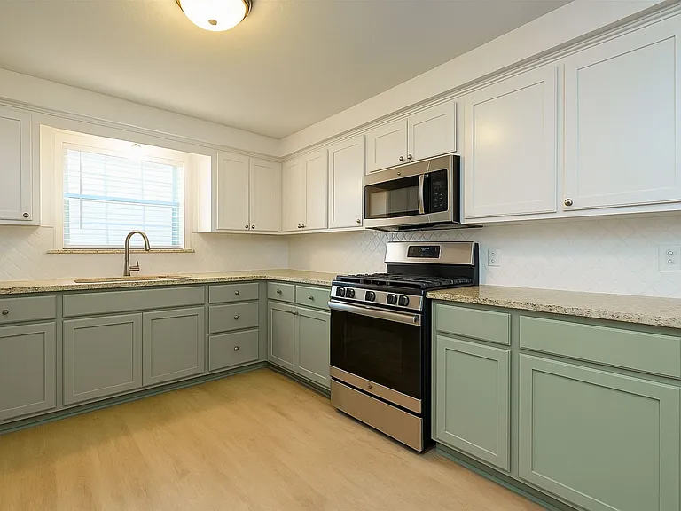502 Oak St — Photo 2
