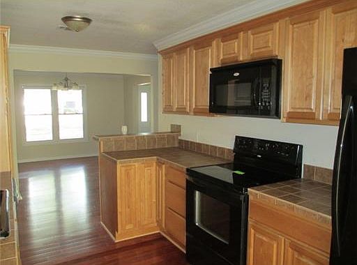 5th image of 210 Saint Andrews Dr