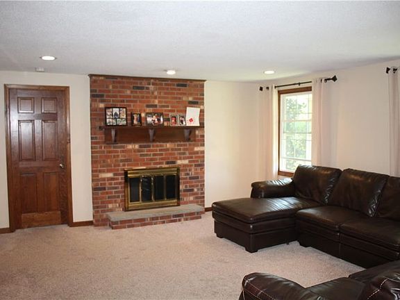 5th image of 24 Ravenwood Dr