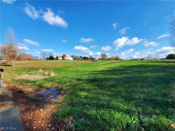 Tranquility Ln, Zanesville, OH 43701