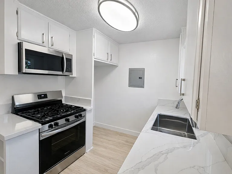 Mistyvale Apartments — Photo 15