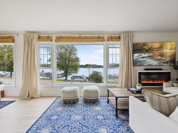 1 Center St, Excelsior, MN 55331