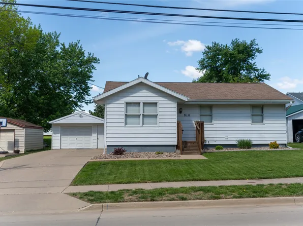 910 N Roche St, Knoxville, IA 50138