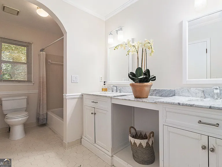 1402 McLendon Dr — Photo 12