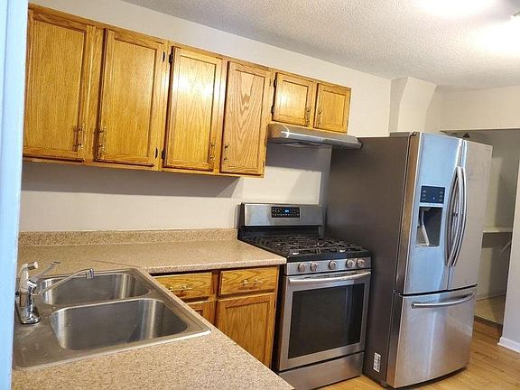 3rd image of 2539 Jackson St NE