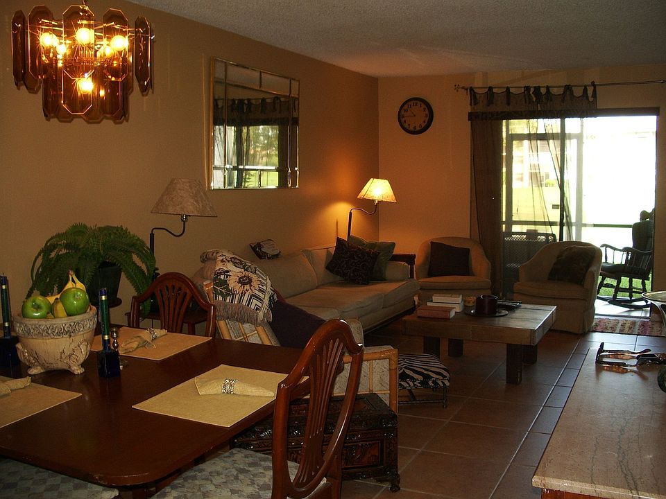 Living Room/ Dining Room