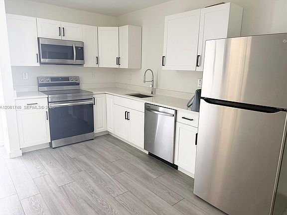3rd image of 208 Meridian Ave APT 6