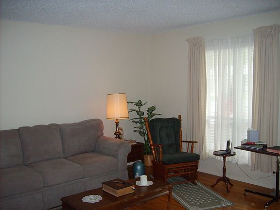 3rd image of 2085 Avon Dr