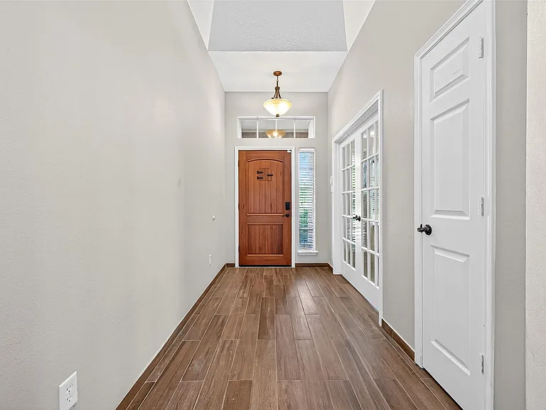 3719 Apple Hollow Ln — Photo 4