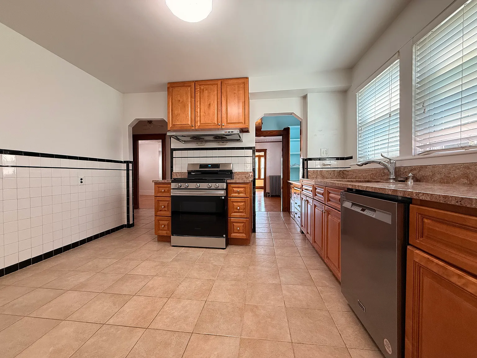 2 bed, 1100 sqft, $3,000 — Photo 3