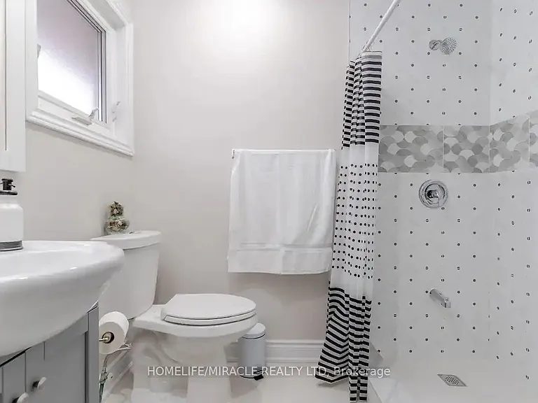 10690 Trafalgar Rd — Photo 11