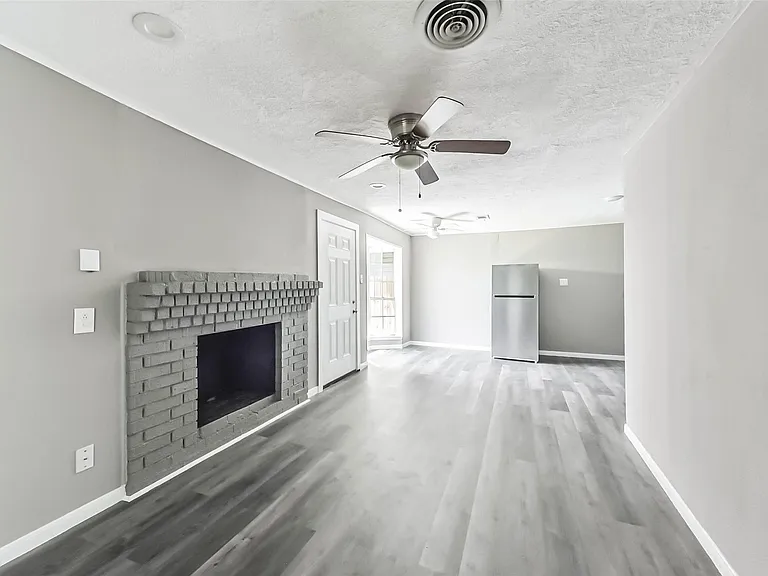 14249 Brownsville St — Photo 4