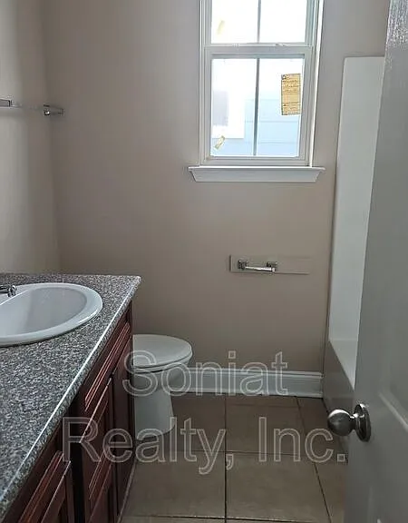 4235 Hollygrove St — Photo 8