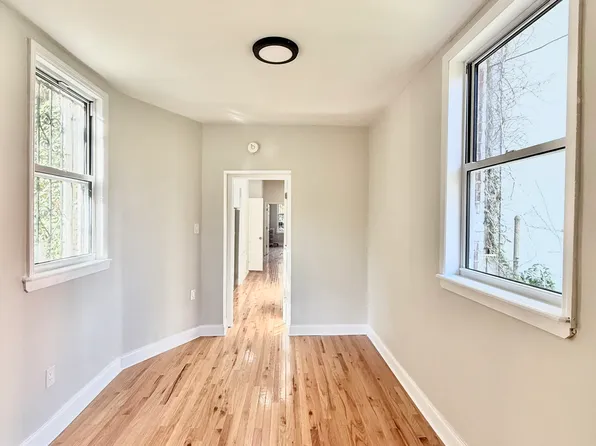 1072 Putnam Avenue image 9 of 12