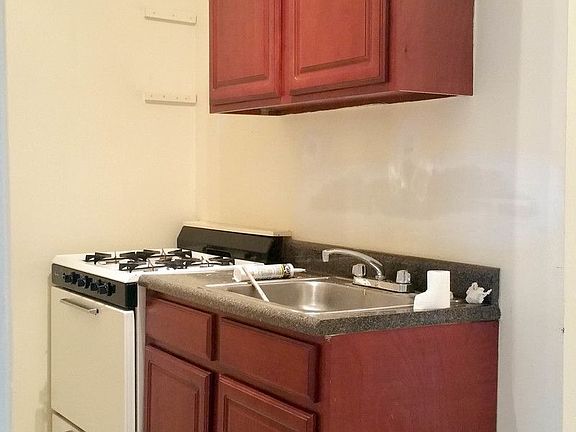 3rd image of 872 Dekalb Ave APT 2B