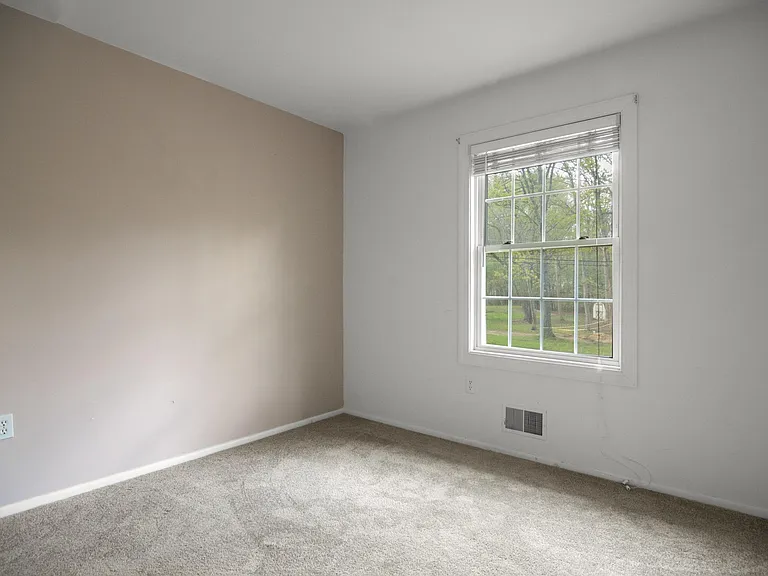 46 Walter Dr — Photo 14