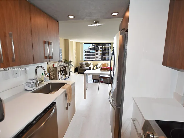 540 Brickell Key Dr #1025 — Photo 9