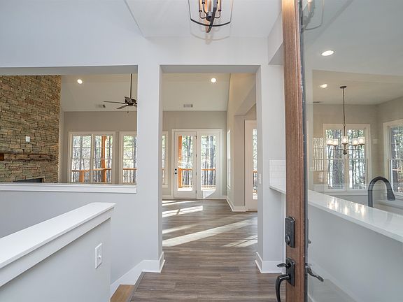 2nd image of 1020 Cosby Cir