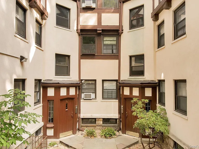 64 Kensington Rd #2D — Photo 2