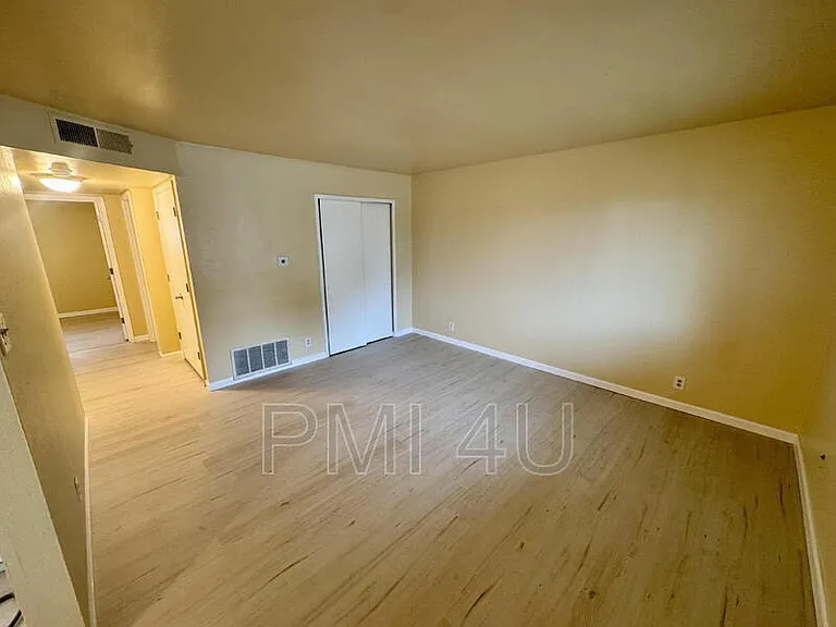 12409 Manitoba Dr NE #B — Photo 2