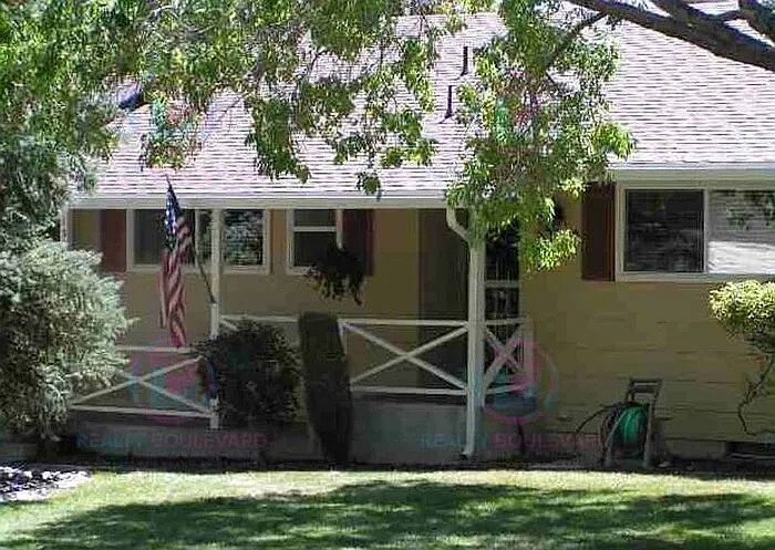1360 W 12th St — Photo 3