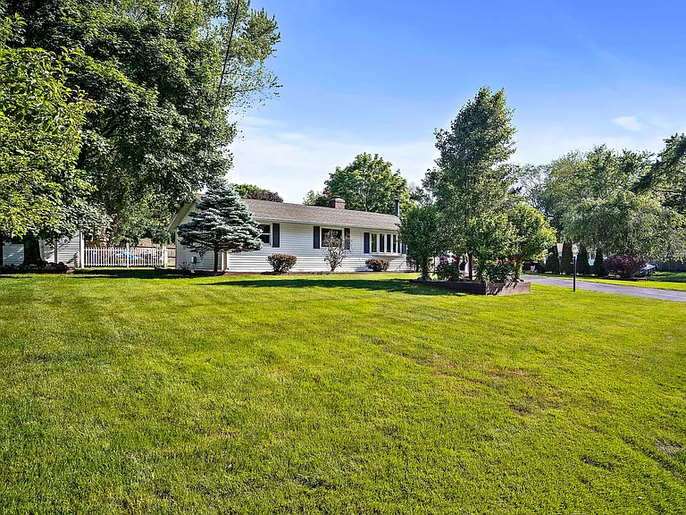 8 Carver Rd — Photo 32