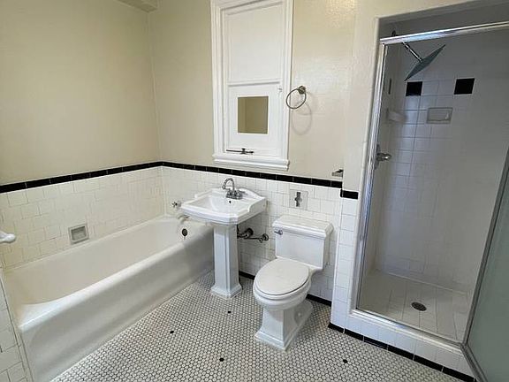3rd image of 1900 Vallejo St #402