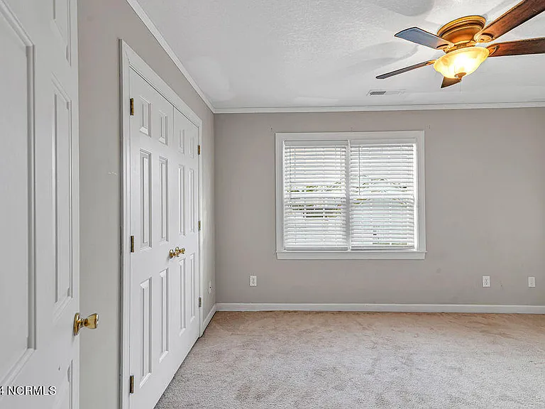 300 Streamwood Dr — Photo 14