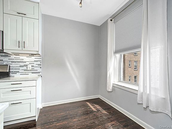 3rd image of 472 Gramatan Avenue #DD3