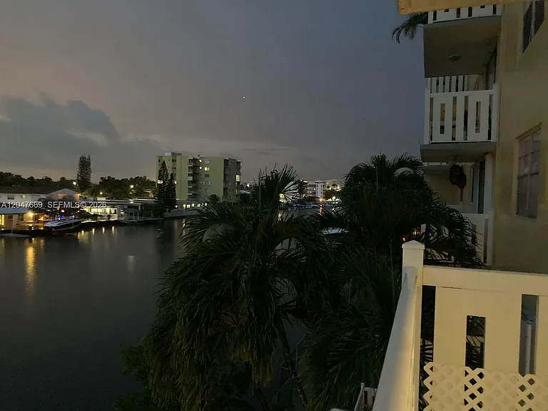 7900 Tatum Waterway Dr #305 — Photo 38