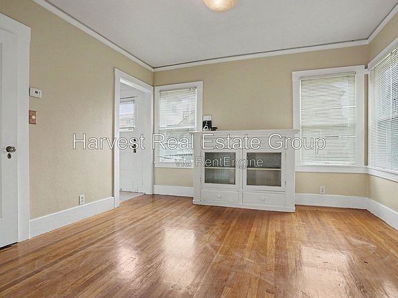 5th image of 2156 Clinton Ave APT D