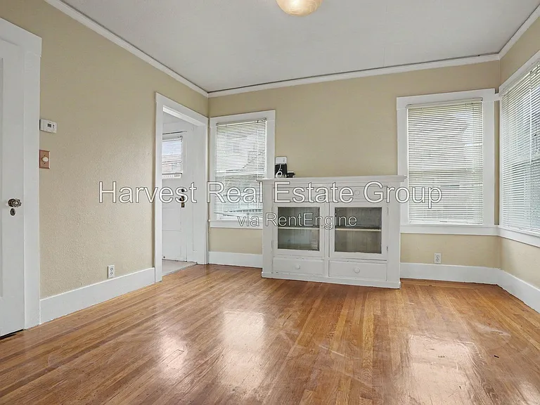 2156 Clinton Ave #D — Photo 5