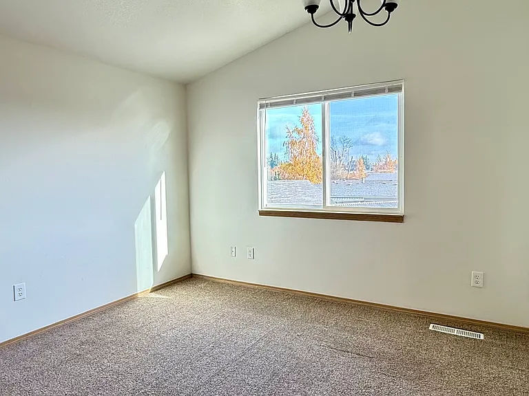 432 Alexander St NE — Photo 5