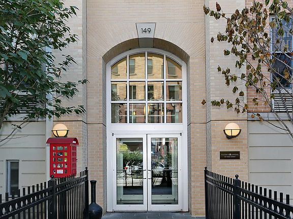 3rd image of 149 Essex St APT 4B