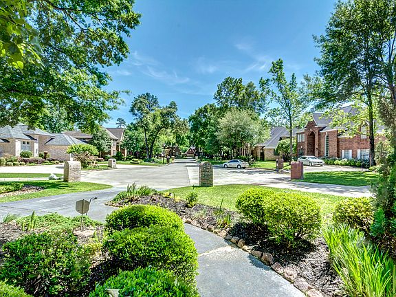 Beautiful cul-de-sac street