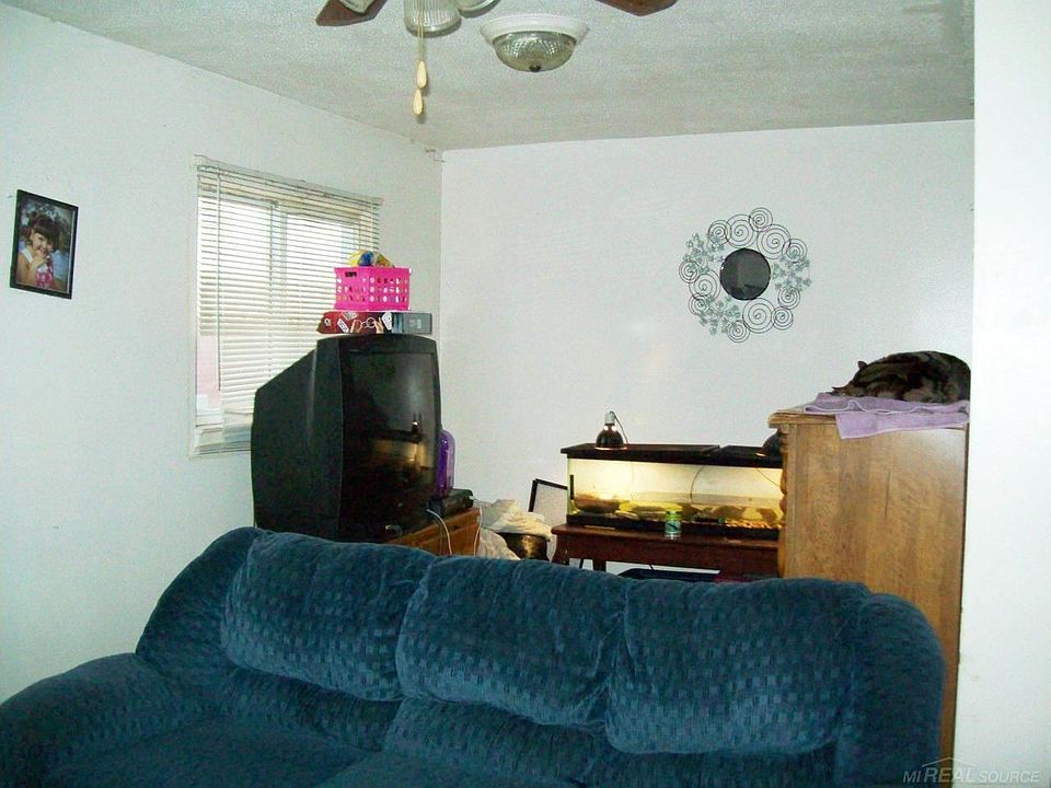 2nd image of 8307 Cadillac Ave