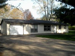 940 Gainder Rd, Plainwell, MI 49080