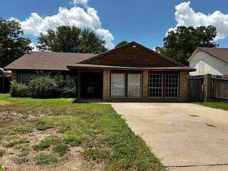 1st image of 1102 E 9th St