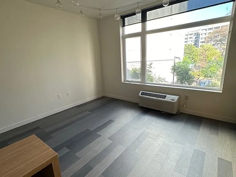 Ferry Street Manor — Photo 12