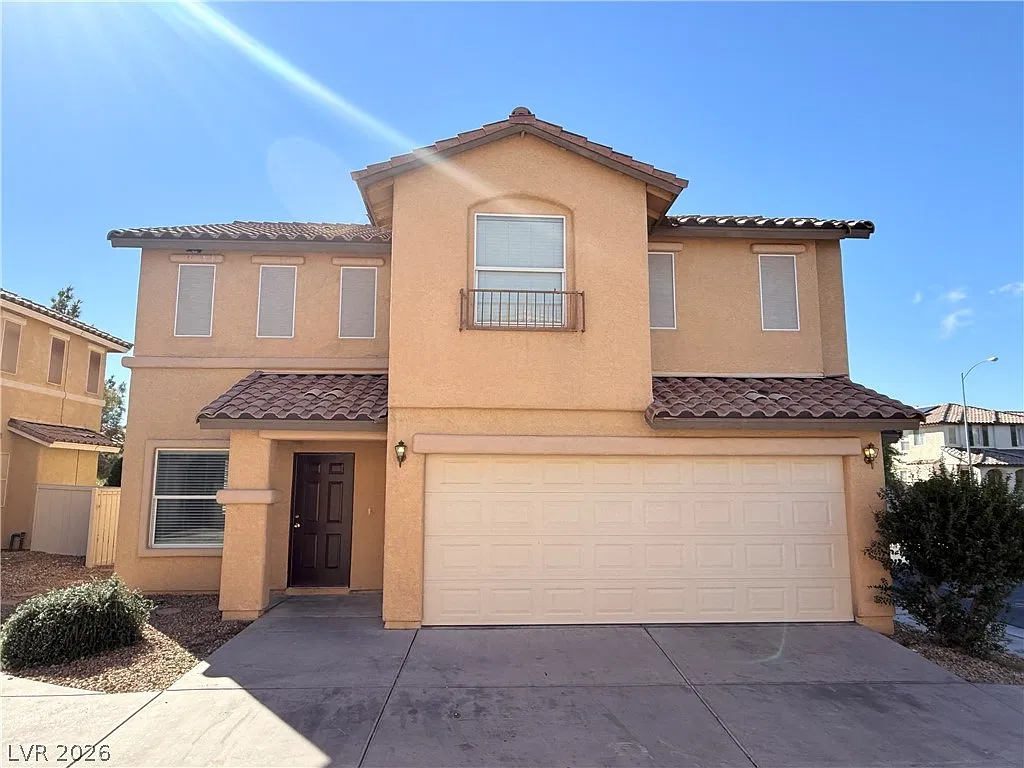 4 bed, 2.5 bath, 1937 sqft, $2,100 — Photo 1