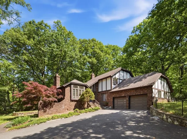 2 Carol Rd, Kinnelon Boro, NJ 07405