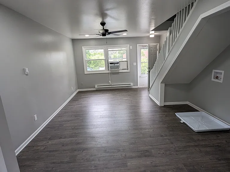 304 Hankes Ave #1 — Photo 14