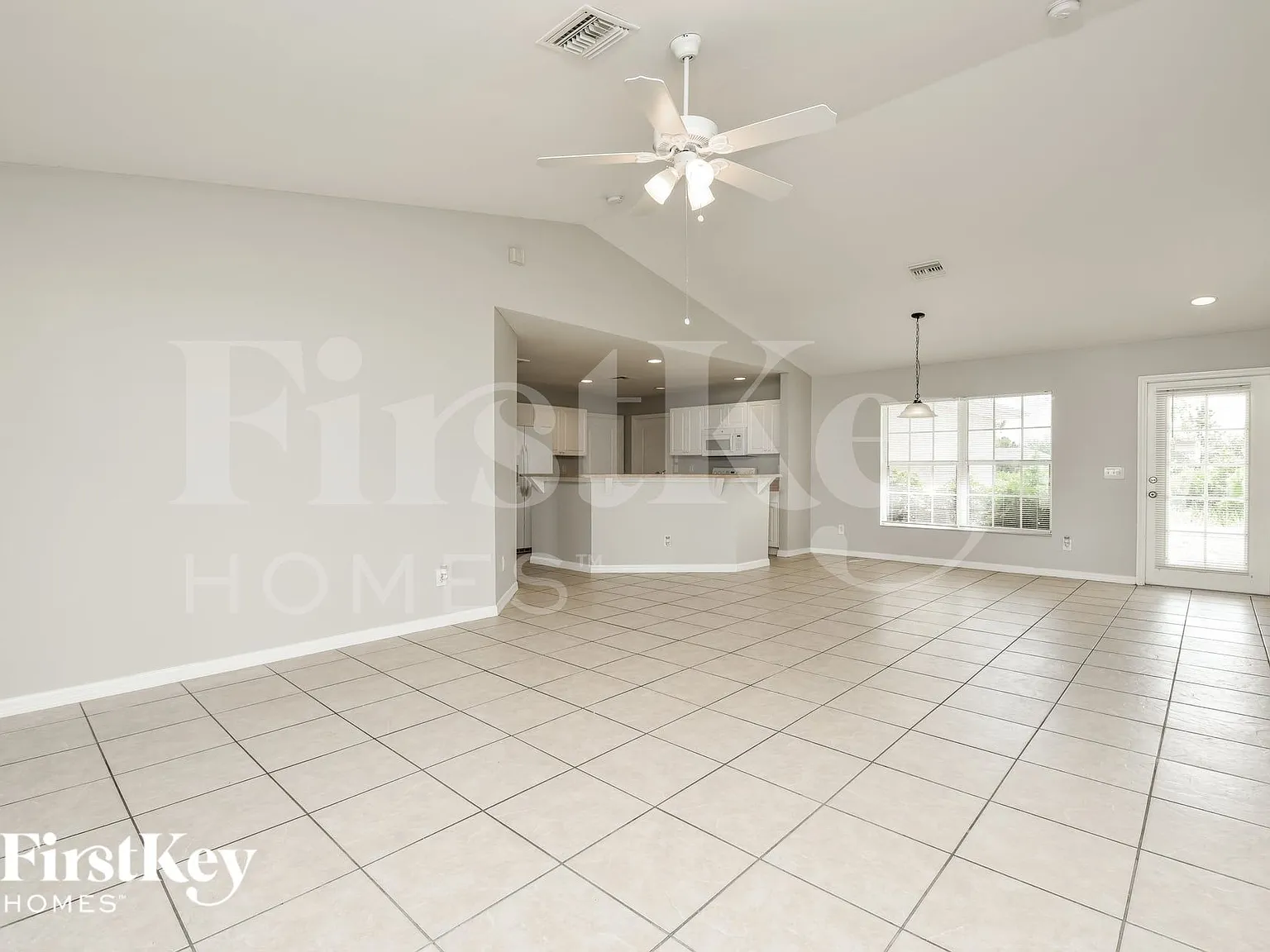 3 bed, 2.0 bath, 1408 sqft, $2,205 — Photo 3