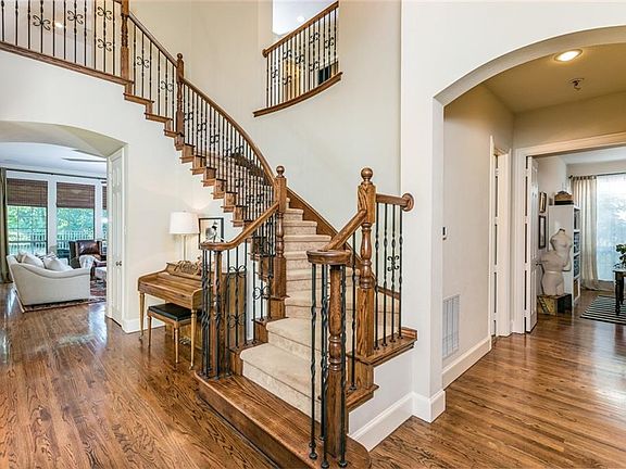 3rd image of 8508 Jefferson Way