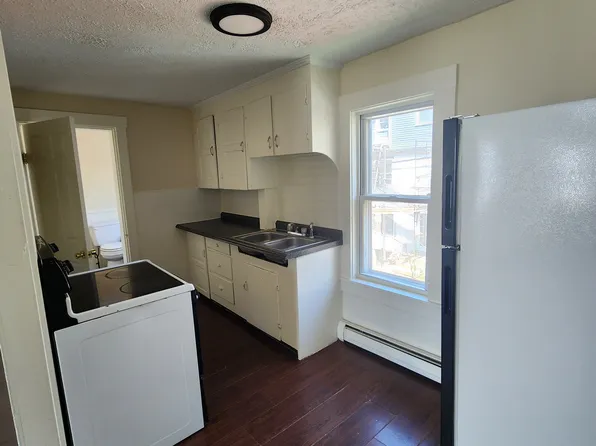 52 High St APT 5, Auburn, ME 04210