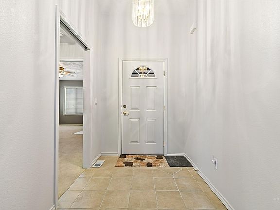 5th image of 635 N Sterling St